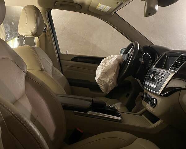 Білий Мерседес М-Клас, об'ємом двигуна 3 л та пробігом 152 тис. км за 13900 $, фото 2 на Automoto.ua