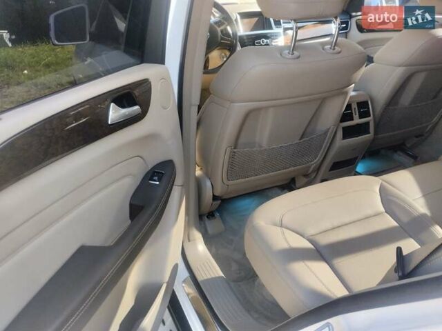 Белый Мерседес М-Класс, объемом двигателя 2.99 л и пробегом 220 тыс. км за 20650 $, фото 6 на Automoto.ua