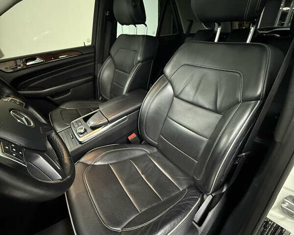 Белый Мерседес М-Класс, объемом двигателя 2.99 л и пробегом 160 тыс. км за 19900 $, фото 17 на Automoto.ua