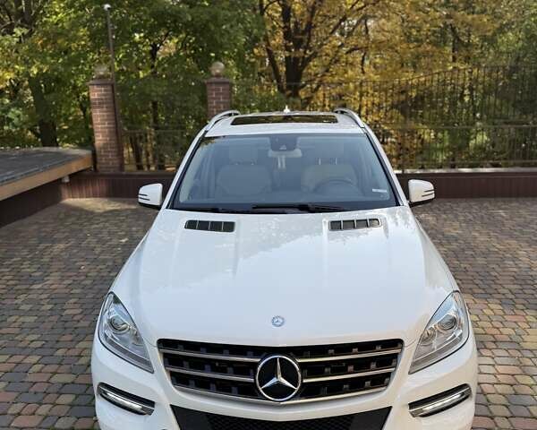 Мерседес М-Класс 2013 в Ровно на Automoto.ua Белый Мерседес М-Класс, объемом двигателя 2.99 л и пробегом 216 тыс. км за 19700 $, фото 13 на Automoto.ua