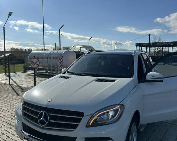 Белый Мерседес М-Класс, объемом двигателя 3.5 л и пробегом 272 тыс. км за 22950 $, фото 4 на Automoto.ua