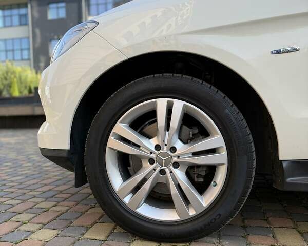 Мерседес М-Класс 2013 в Ровно на Automoto.ua Белый Мерседес М-Класс, объемом двигателя 2.99 л и пробегом 216 тыс. км за 19700 $, фото 10 на Automoto.ua