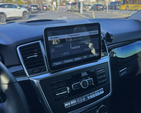 Белый Мерседес М-Класс, объемом двигателя 2.14 л и пробегом 255 тыс. км за 17500 $, фото 3 на Automoto.ua