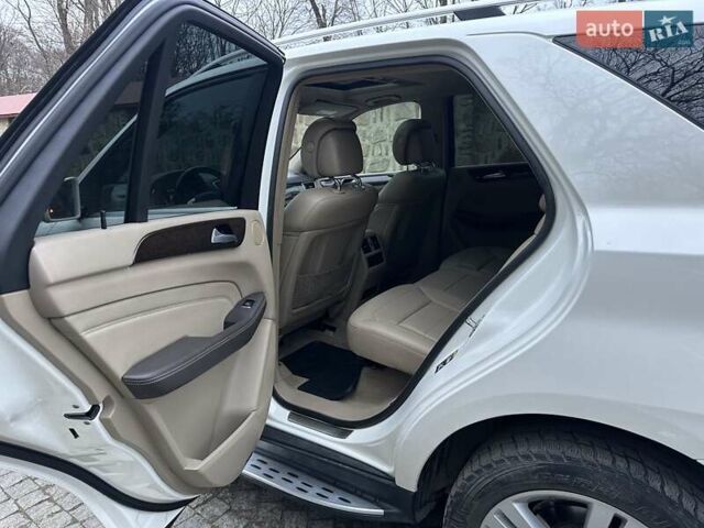 Белый Мерседес М-Класс, объемом двигателя 2.99 л и пробегом 131 тыс. км за 22700 $, фото 7 на Automoto.ua