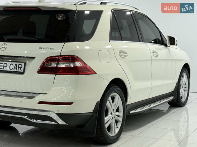 Белый Мерседес М-Класс, объемом двигателя 2.99 л и пробегом 160 тыс. км за 19900 $, фото 11 на Automoto.ua