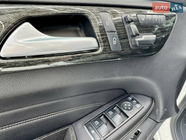 Білий Мерседес М-Клас, об'ємом двигуна 2.99 л та пробігом 199 тис. км за 27900 $, фото 52 на Automoto.ua