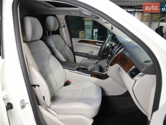 Белый Мерседес М-Класс, объемом двигателя 0 л и пробегом 167 тыс. км за 21000 $, фото 37 на Automoto.ua