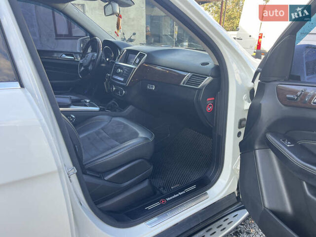 Белый Мерседес М-Класс, объемом двигателя 2.99 л и пробегом 248 тыс. км за 24500 $, фото 11 на Automoto.ua