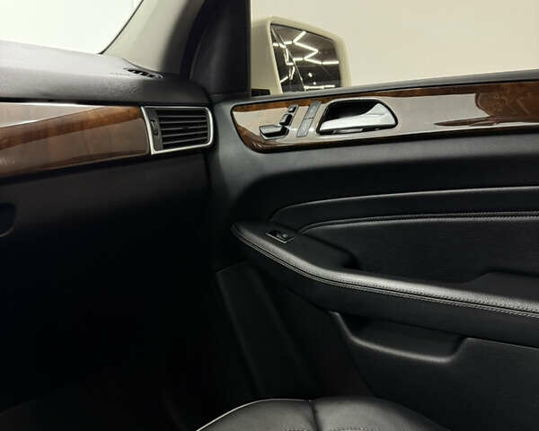 Белый Мерседес М-Класс, объемом двигателя 2.99 л и пробегом 160 тыс. км за 19900 $, фото 32 на Automoto.ua