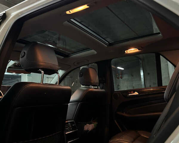 Белый Мерседес М-Класс, объемом двигателя 2.99 л и пробегом 199 тыс. км за 28000 $, фото 9 на Automoto.ua