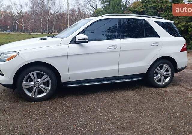 Белый Мерседес М-Класс, объемом двигателя 3 л и пробегом 228 тыс. км за 23000 $, фото 8 на Automoto.ua