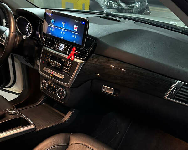 Белый Мерседес М-Класс, объемом двигателя 2.99 л и пробегом 199 тыс. км за 28000 $, фото 5 на Automoto.ua