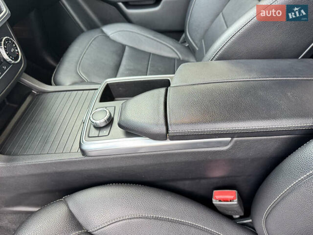 Білий Мерседес М-Клас, об'ємом двигуна 2.99 л та пробігом 199 тис. км за 27900 $, фото 58 на Automoto.ua