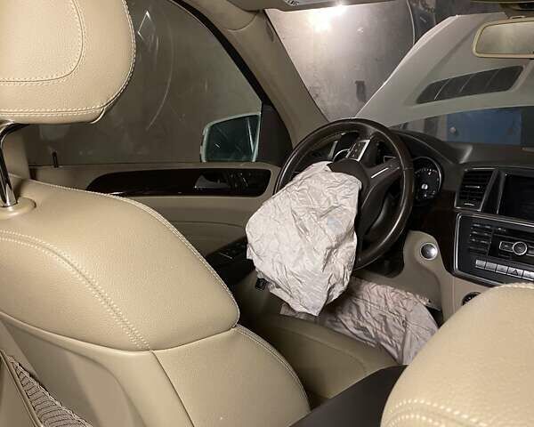 Білий Мерседес М-Клас, об'ємом двигуна 3 л та пробігом 152 тис. км за 13900 $, фото 6 на Automoto.ua