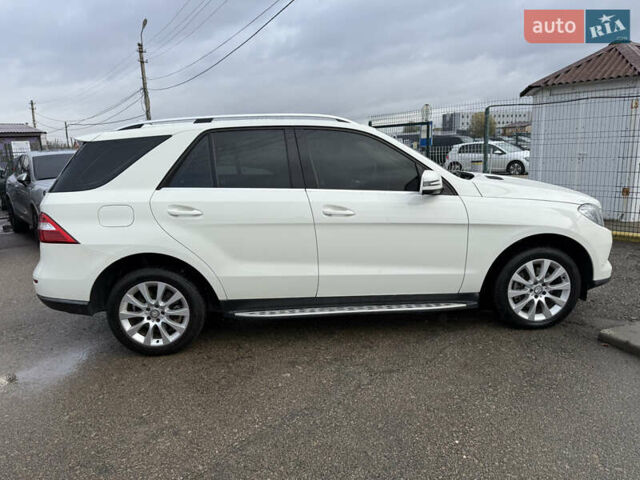 Белый Мерседес М-Класс, объемом двигателя 2.14 л и пробегом 160 тыс. км за 18990 $, фото 4 на Automoto.ua