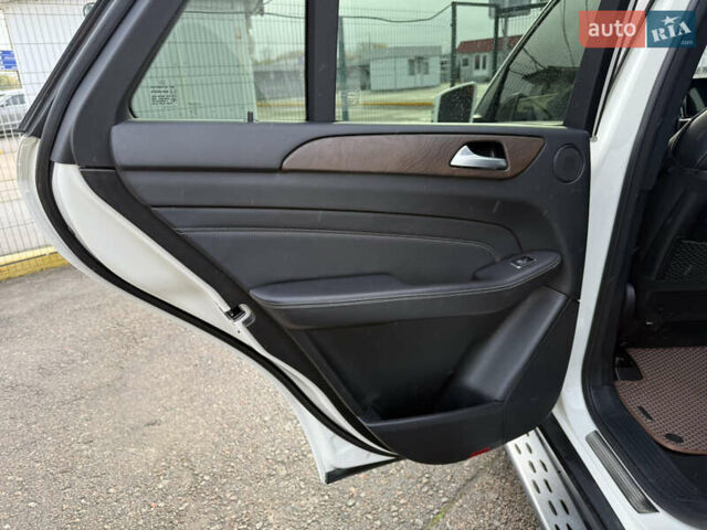 Белый Мерседес М-Класс, объемом двигателя 2.14 л и пробегом 160 тыс. км за 18990 $, фото 8 на Automoto.ua