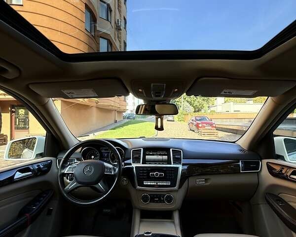 Мерседес М-Класс 2013 в Ровно на Automoto.ua Белый Мерседес М-Класс, объемом двигателя 2.99 л и пробегом 216 тыс. км за 19700 $, фото 24 на Automoto.ua