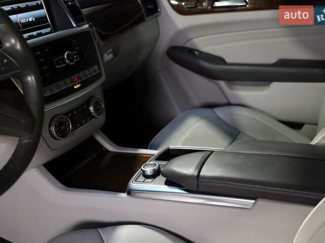 Белый Мерседес М-Класс, объемом двигателя 0 л и пробегом 167 тыс. км за 21000 $, фото 22 на Automoto.ua