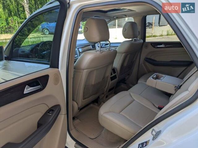 Белый Мерседес М-Класс, объемом двигателя 3 л и пробегом 340 тыс. км за 20500 $, фото 11 на Automoto.ua