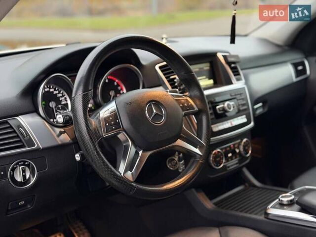 Білий Мерседес М-Клас, об'ємом двигуна 2.14 л та пробігом 261 тис. км за 21000 $, фото 38 на Automoto.ua