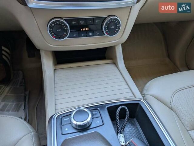 Белый Мерседес М-Класс, объемом двигателя 3 л и пробегом 340 тыс. км за 20500 $, фото 5 на Automoto.ua