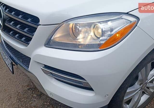 Белый Мерседес М-Класс, объемом двигателя 3 л и пробегом 228 тыс. км за 23000 $, фото 21 на Automoto.ua