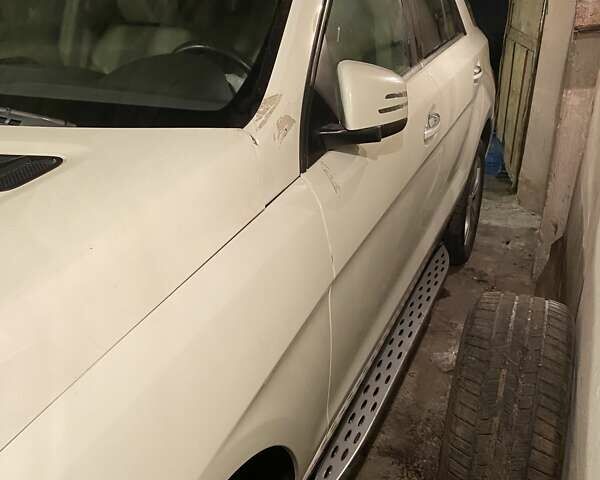 Білий Мерседес М-Клас, об'ємом двигуна 3 л та пробігом 152 тис. км за 13900 $, фото 16 на Automoto.ua