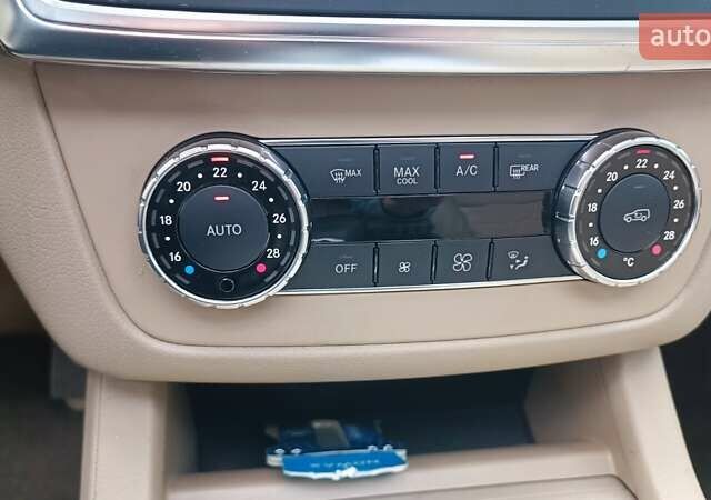 Белый Мерседес М-Класс, объемом двигателя 3 л и пробегом 228 тыс. км за 23000 $, фото 30 на Automoto.ua