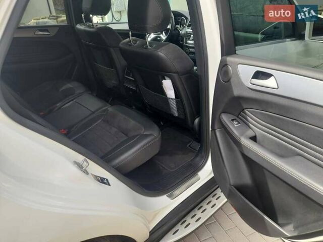 Белый Мерседес М-Класс, объемом двигателя 2.99 л и пробегом 225 тыс. км за 22500 $, фото 16 на Automoto.ua