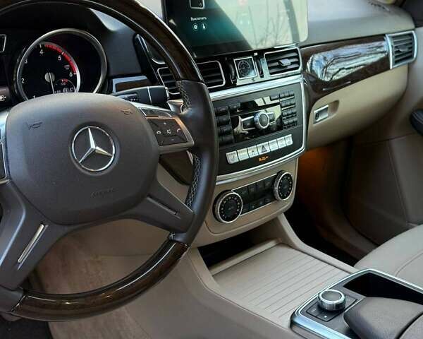 Белый Мерседес М-Класс, объемом двигателя 3 л и пробегом 228 тыс. км за 23000 $, фото 26 на Automoto.ua