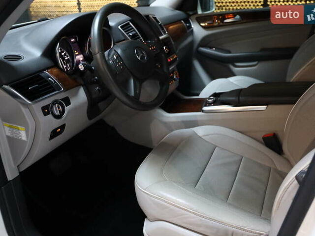 Белый Мерседес М-Класс, объемом двигателя 0 л и пробегом 167 тыс. км за 21000 $, фото 15 на Automoto.ua