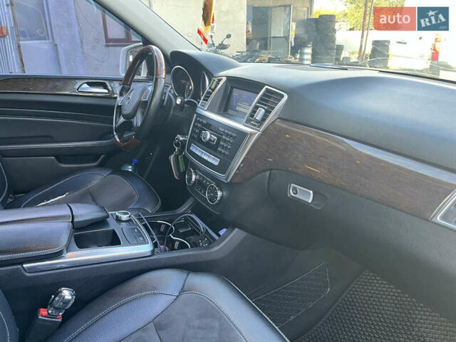 Белый Мерседес М-Класс, объемом двигателя 2.99 л и пробегом 248 тыс. км за 24500 $, фото 12 на Automoto.ua