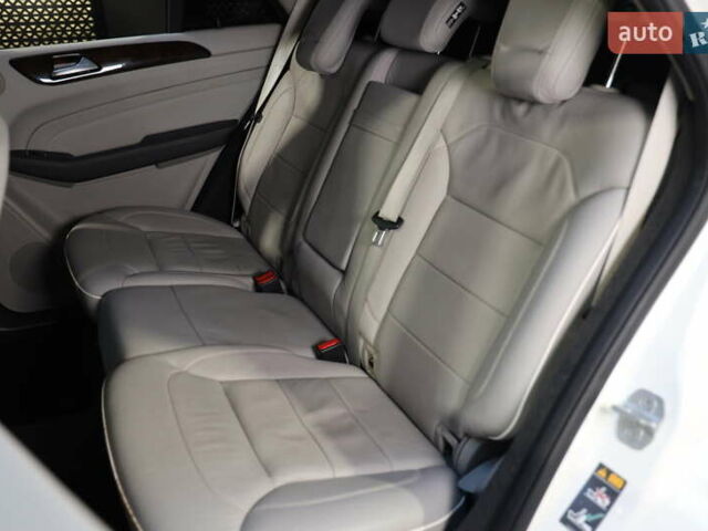 Белый Мерседес М-Класс, объемом двигателя 0 л и пробегом 167 тыс. км за 21000 $, фото 25 на Automoto.ua