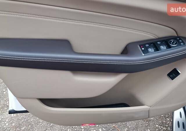 Белый Мерседес М-Класс, объемом двигателя 3 л и пробегом 228 тыс. км за 23000 $, фото 39 на Automoto.ua