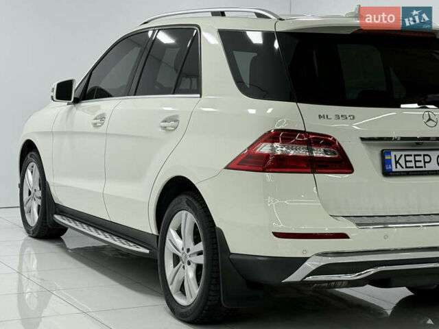 Белый Мерседес М-Класс, объемом двигателя 2.99 л и пробегом 160 тыс. км за 19900 $, фото 12 на Automoto.ua