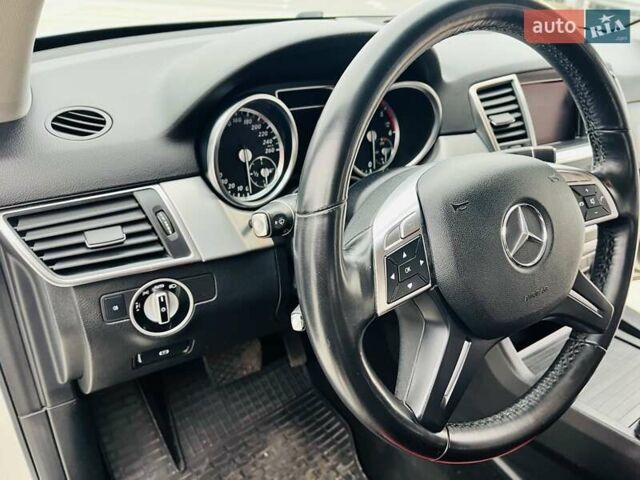Мерседес М-Класс 2013 в Киеве на Automoto.ua Белый Мерседес М-Класс, объемом двигателя 2.99 л и пробегом 217 тыс. км за 21900 $, фото 12 на Automoto.ua