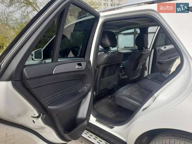 Белый Мерседес М-Класс, объемом двигателя 2.99 л и пробегом 225 тыс. км за 22500 $, фото 15 на Automoto.ua