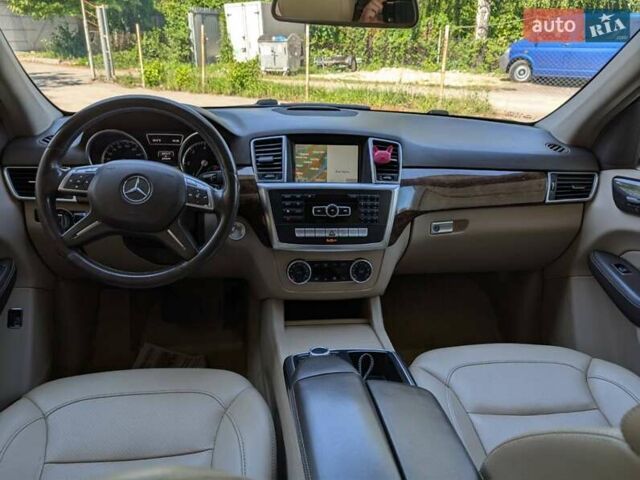 Белый Мерседес М-Класс, объемом двигателя 3 л и пробегом 340 тыс. км за 20500 $, фото 1 на Automoto.ua