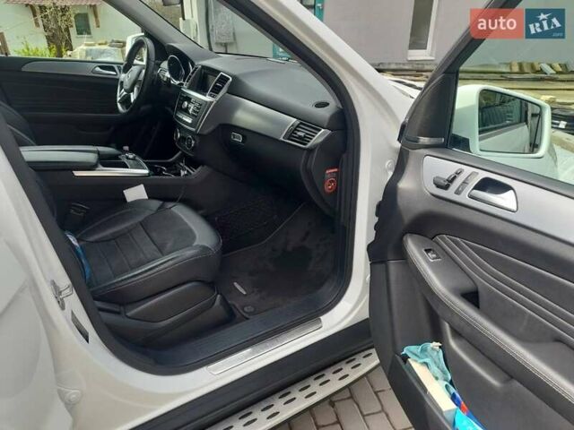 Белый Мерседес М-Класс, объемом двигателя 2.99 л и пробегом 225 тыс. км за 22500 $, фото 11 на Automoto.ua