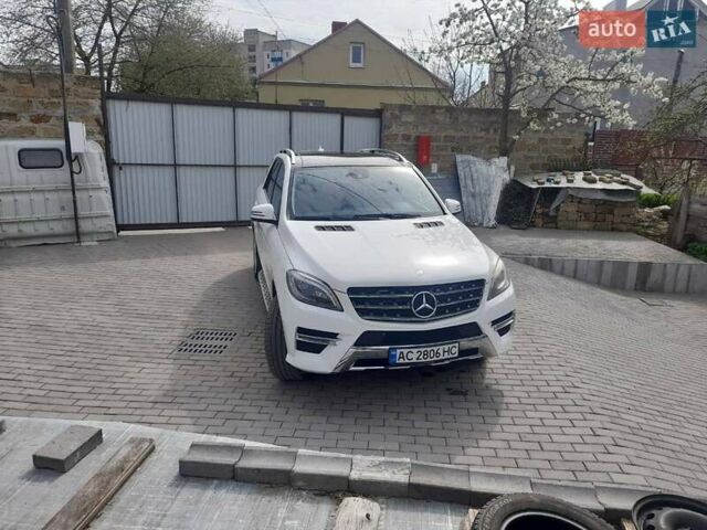 Белый Мерседес М-Класс, объемом двигателя 2.99 л и пробегом 225 тыс. км за 22500 $, фото 3 на Automoto.ua