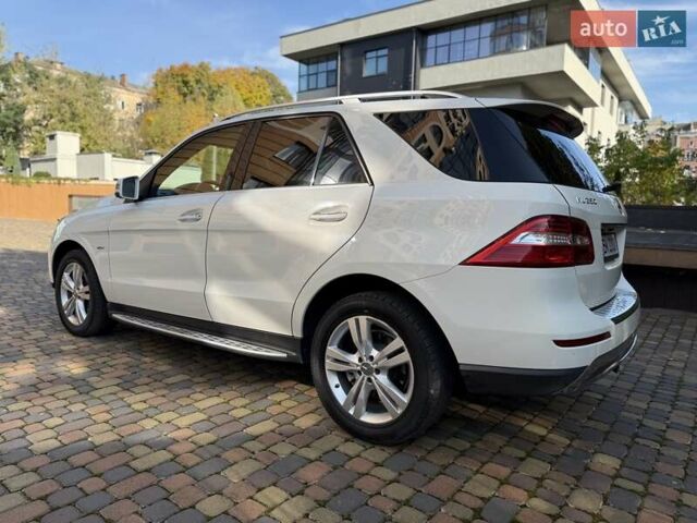 Мерседес М-Класс 2013 в Ровно на Automoto.ua Белый Мерседес М-Класс, объемом двигателя 2.99 л и пробегом 216 тыс. км за 19700 $, фото 4 на Automoto.ua