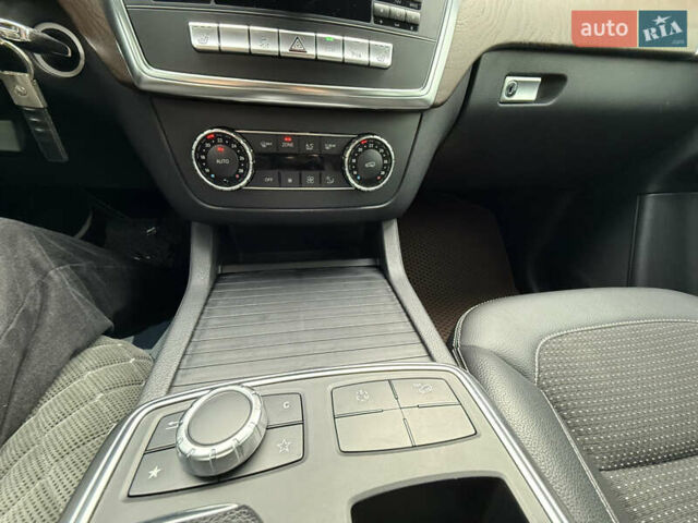 Белый Мерседес М-Класс, объемом двигателя 2.14 л и пробегом 160 тыс. км за 18990 $, фото 15 на Automoto.ua