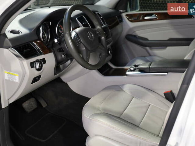 Белый Мерседес М-Класс, объемом двигателя 0 л и пробегом 167 тыс. км за 21000 $, фото 17 на Automoto.ua