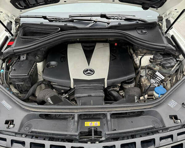 Белый Мерседес М-Класс, объемом двигателя 3 л и пробегом 240 тыс. км за 23499 $, фото 6 на Automoto.ua