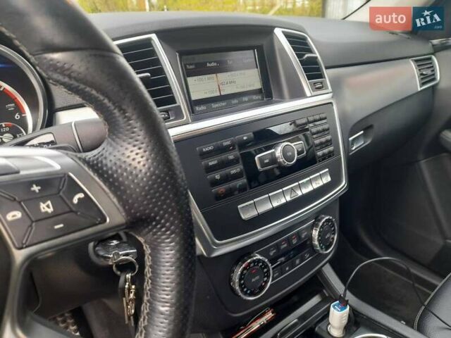 Белый Мерседес М-Класс, объемом двигателя 2.99 л и пробегом 225 тыс. км за 22500 $, фото 9 на Automoto.ua