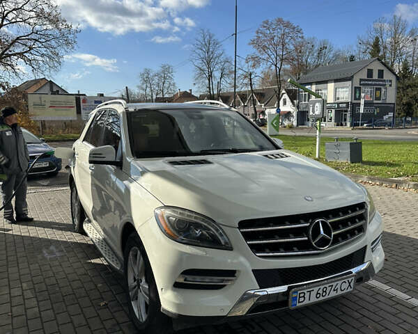 Белый Мерседес М-Класс, объемом двигателя 3.5 л и пробегом 272 тыс. км за 22950 $, фото 2 на Automoto.ua