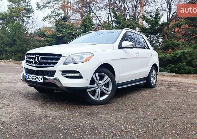 Белый Мерседес М-Класс, объемом двигателя 3 л и пробегом 228 тыс. км за 23000 $, фото 6 на Automoto.ua