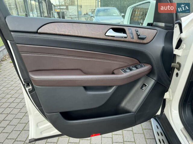 Белый Мерседес М-Класс, объемом двигателя 3 л и пробегом 120 тыс. км за 22500 $, фото 19 на Automoto.ua