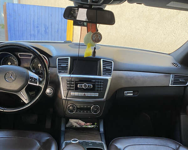 Білий Мерседес М-Клас, об'ємом двигуна 2.99 л та пробігом 242 тис. км за 23700 $, фото 9 на Automoto.ua