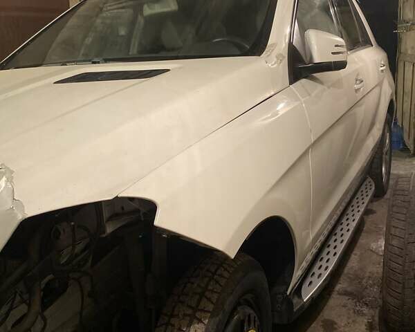 Білий Мерседес М-Клас, об'ємом двигуна 3 л та пробігом 152 тис. км за 13900 $, фото 26 на Automoto.ua